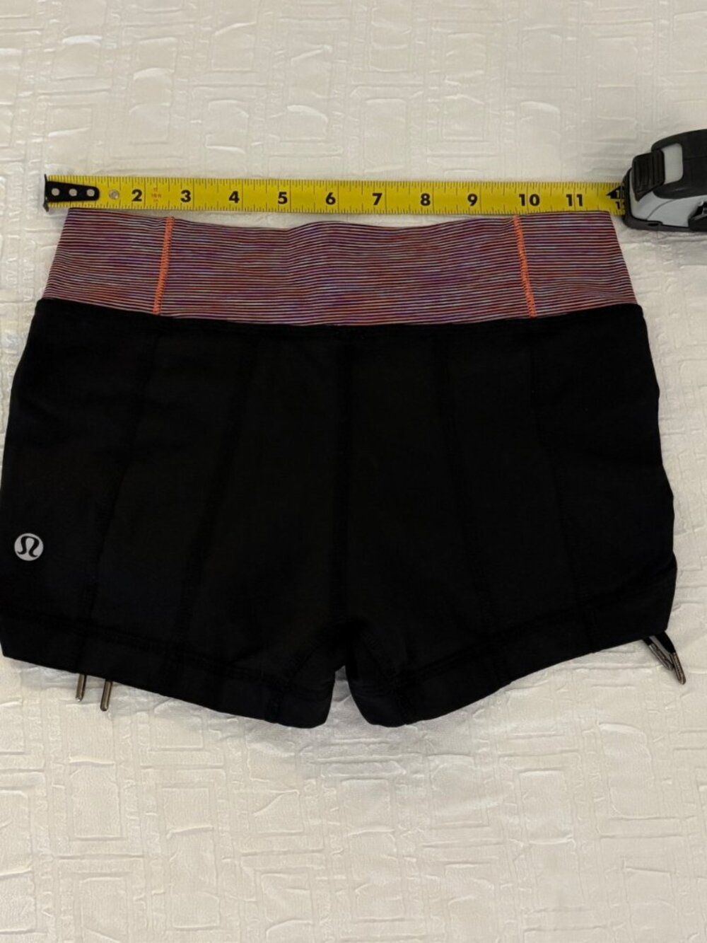 Like New Lululemon Hot N Sweaty Shorts 2.5 Black Wee Are From Space Yoga S 4 - Picture 8 of 9